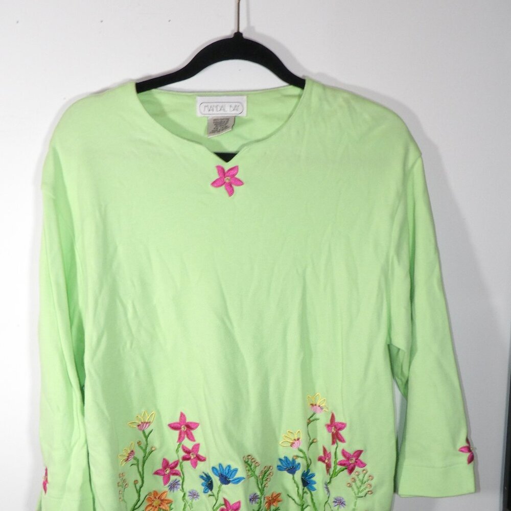 Mandal Bay Green Shirt with Embroidered Flowers Size Large - Picture 2 of 3
